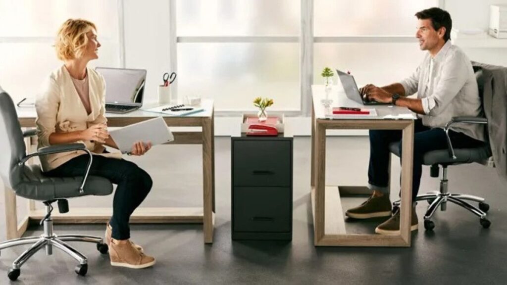 Picking out the Right Office Furniture to Maximize Productivity and Comfort       