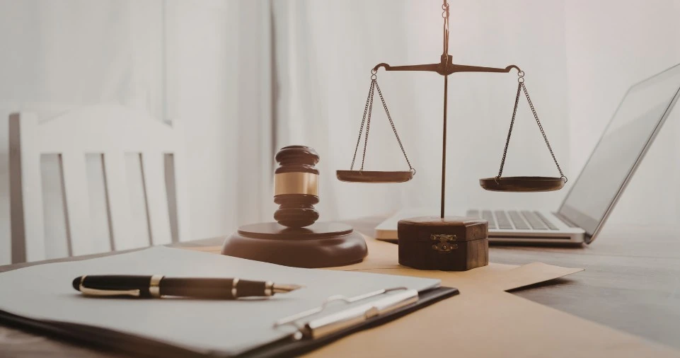 Choosing the Right Business Lawyer